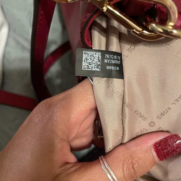 Cute Michael Kors bag in a raspberry color - Picture 7 of 16